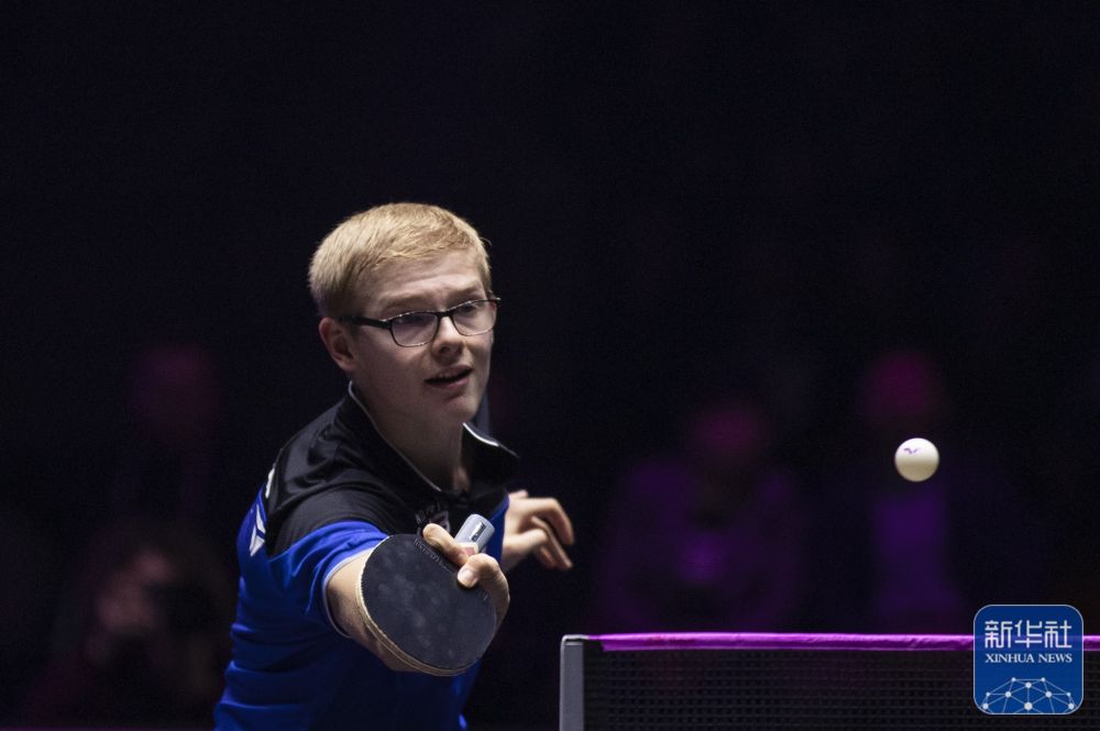 而他们的反 而他们的反